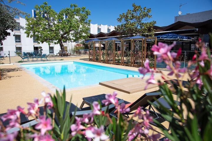 Pools & Facilities