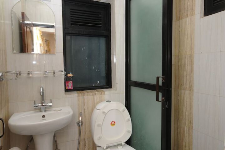 Room 9 of 12