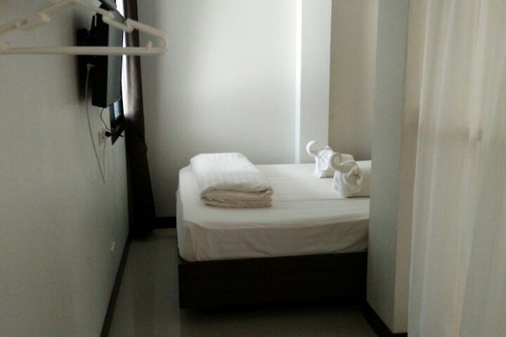 Room 12 of 66