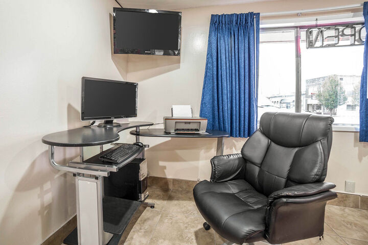 Business Center 21 of 28