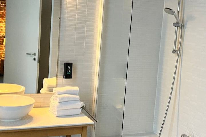 Room 45 of 65