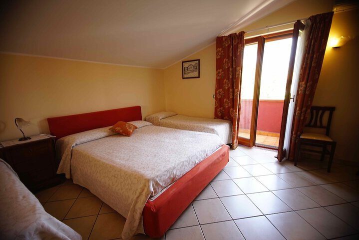Room 4 of 34