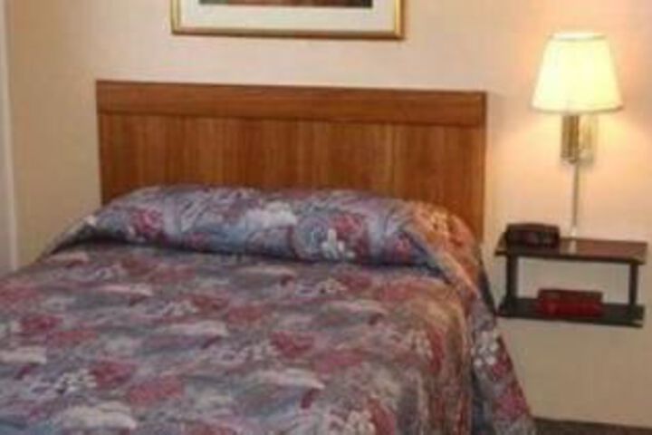 Room 6 of 17