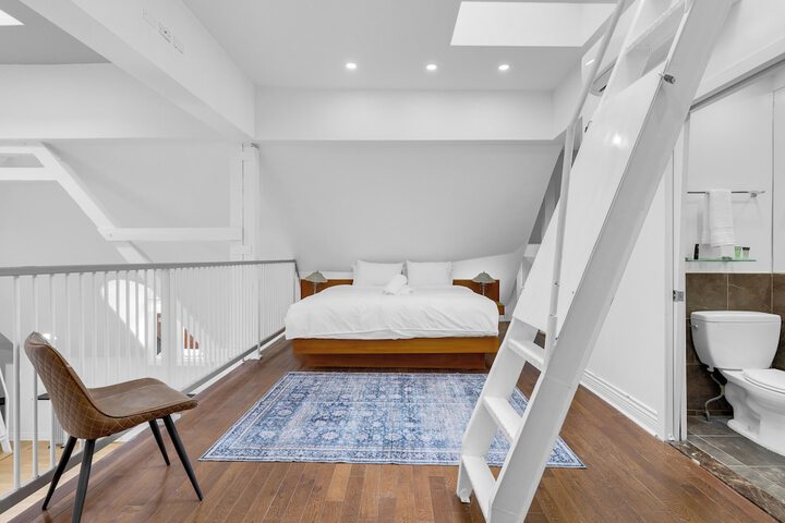 Room 83 of 174