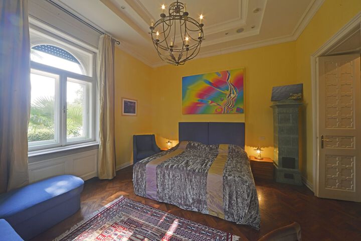 Room 6 of 39