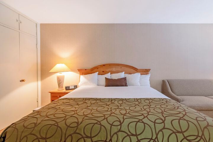 Room 42 of 77