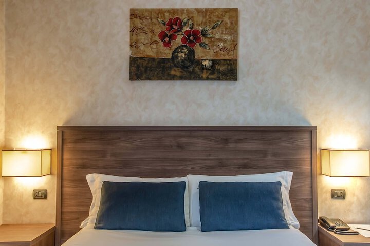 Room 17 of 77