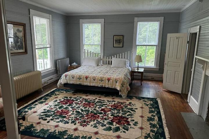 Room 4 of 6
