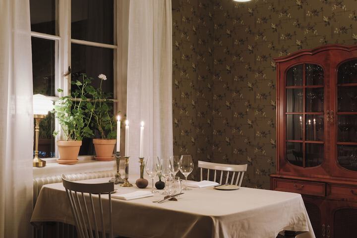 Dining 38 of 48