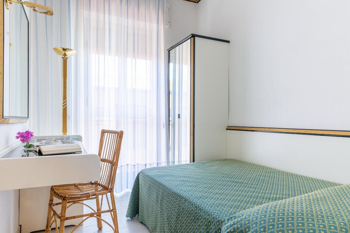 Room 7 of 65