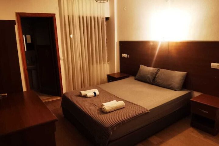 Room 3 of 6