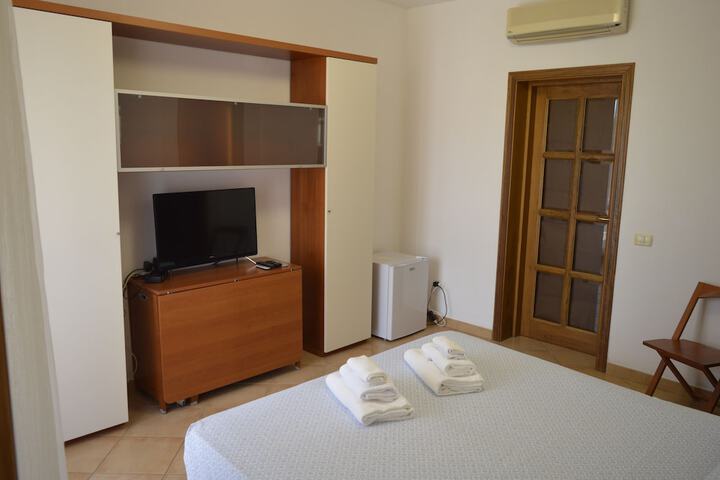 Room 28 of 81