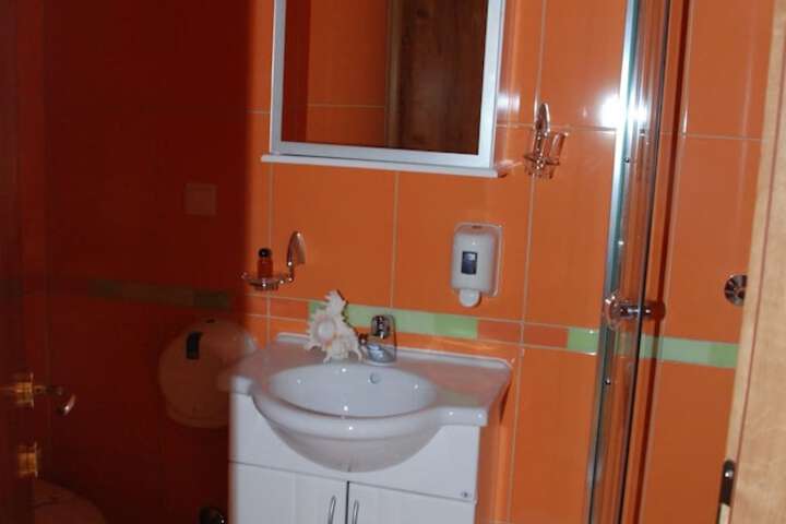 Room 15 of 28