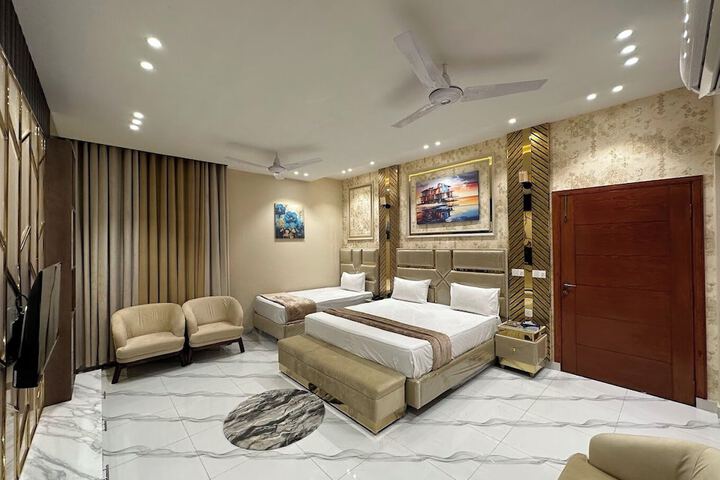 Room 3 of 20