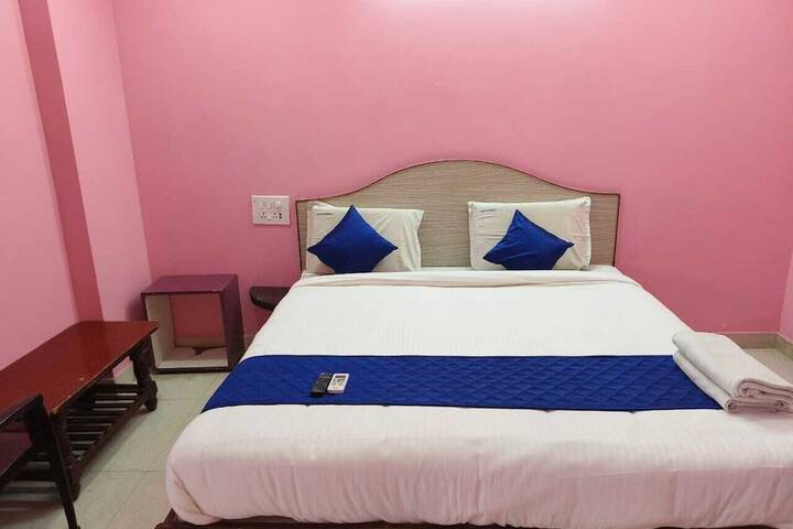 Room 5 of 16