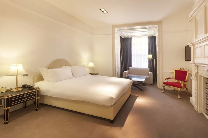 Room 9 of 29