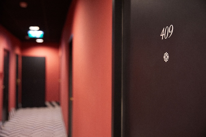Ballroom/Hall 53 of 54