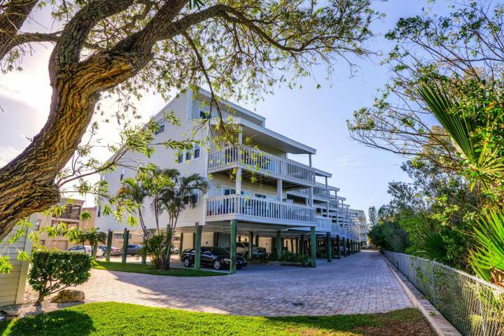 Intercoastal Beach Suite in Clearwater, FL