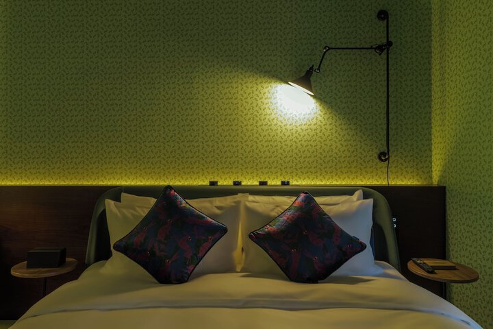 Room 17 of 44