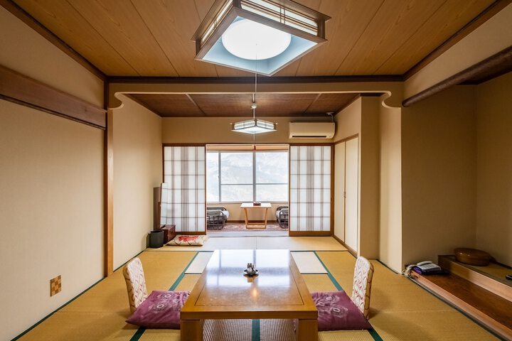 Room 6 of 73