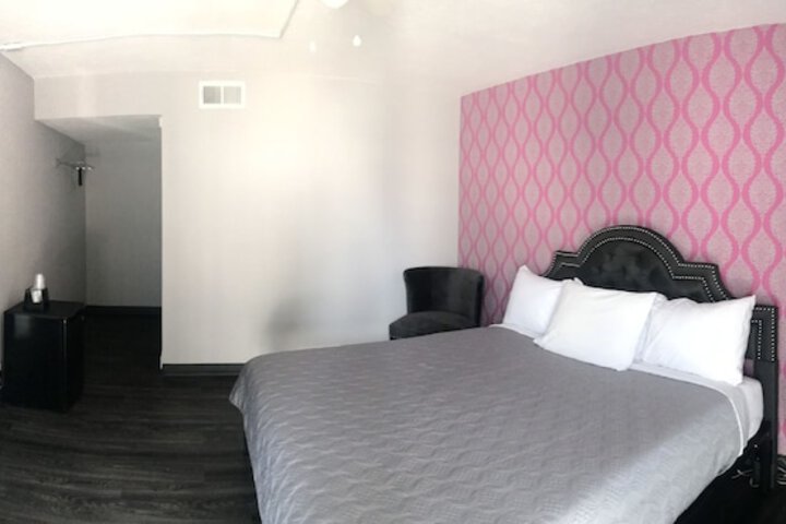 Room 9 of 77