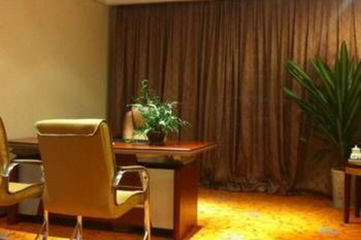 Room 6 of 8