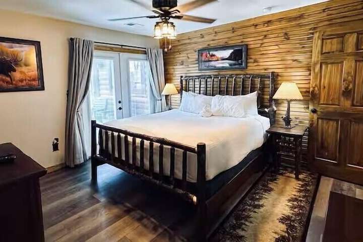Room 2 of 8