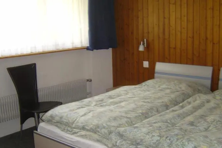Room 5 of 15