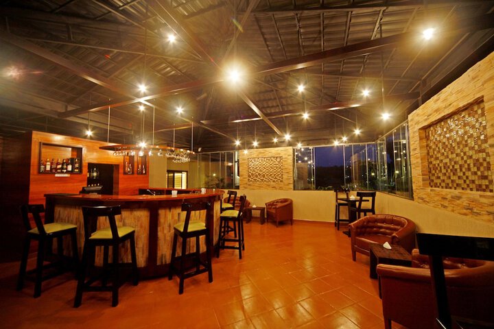 Lounge 68 of 74