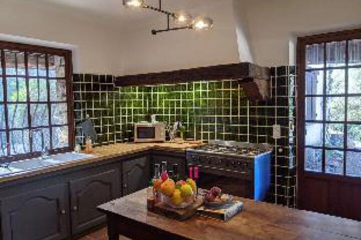Provencial Stone Villa - Sleeps 10