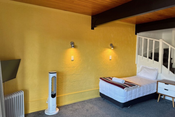 Room 32 of 48