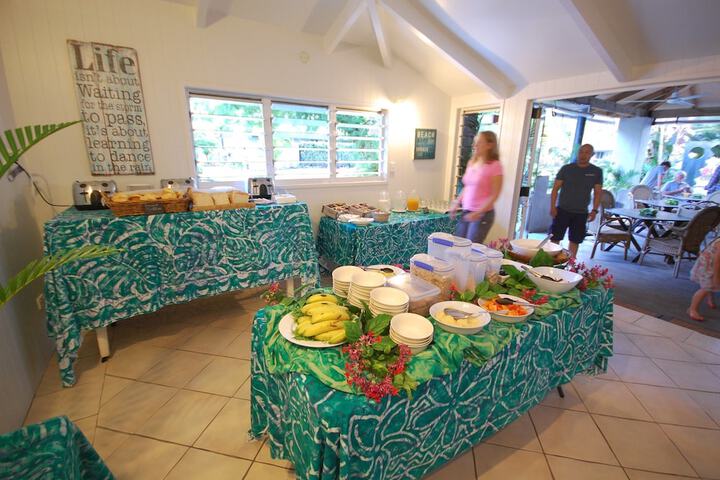 Breakfast/Coffee Service 84 of 108