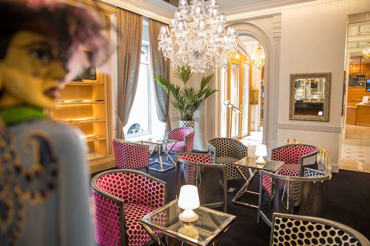 Entrance & Lobby