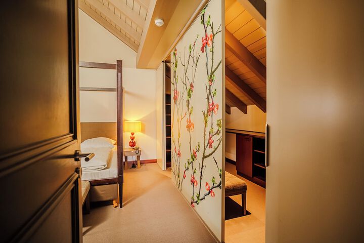 Room 42 of 179