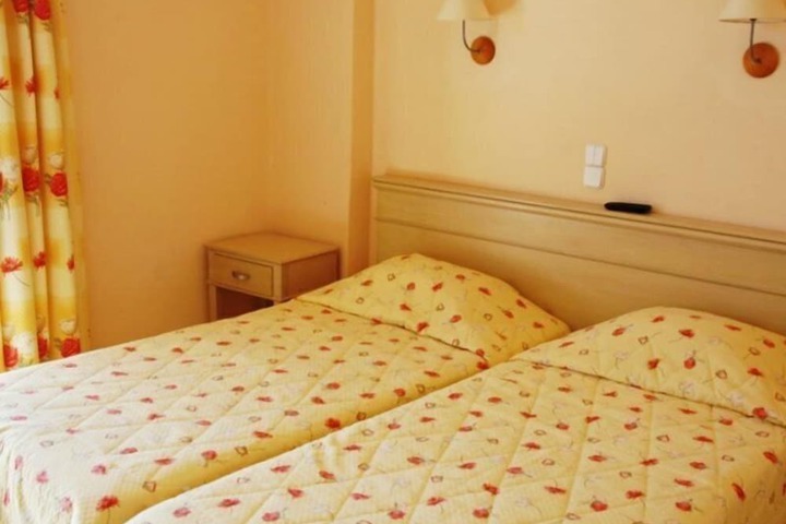 Room 3 of 9