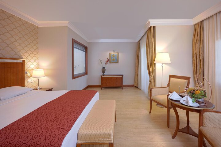 Room 34 of 321