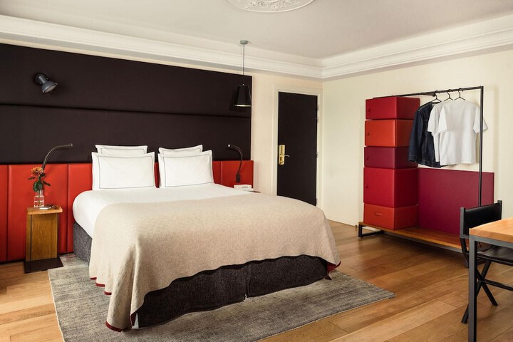 Room 16 of 86
