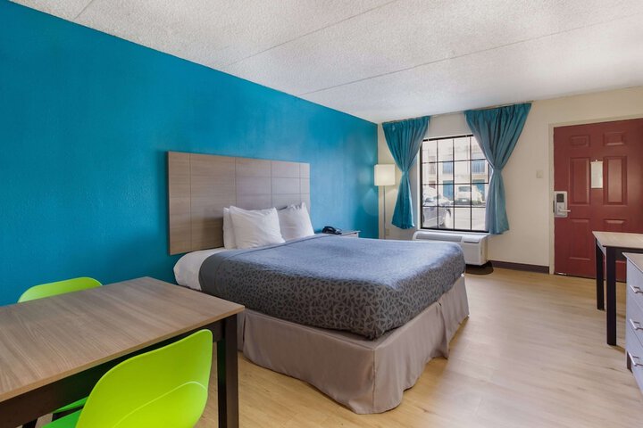 Studio 2 Queen Beds Kitchenette (8 of 16)