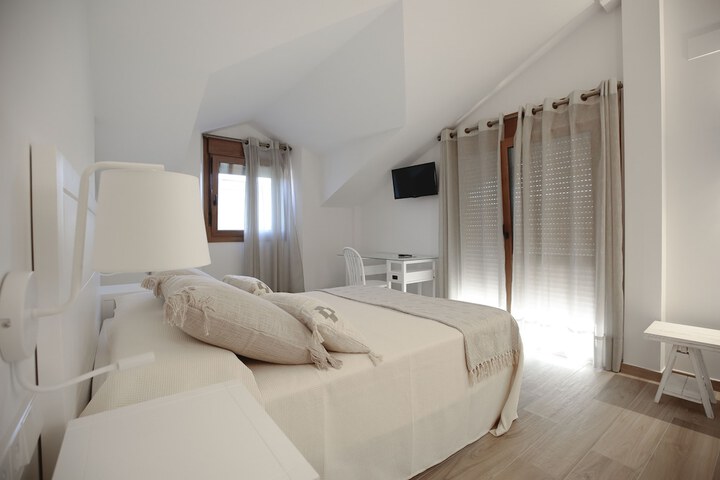 Room 6 of 32