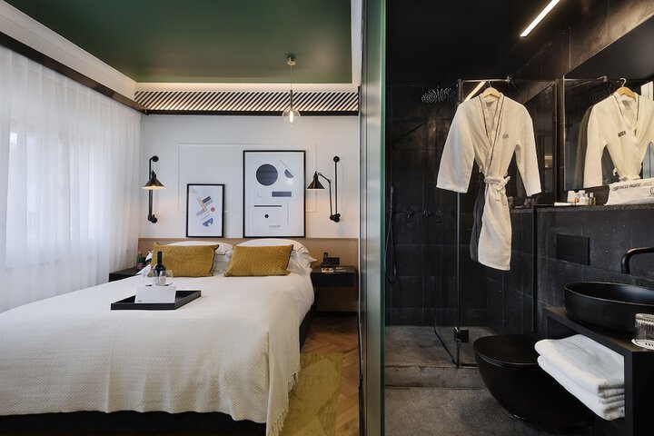 Room 6 of 39