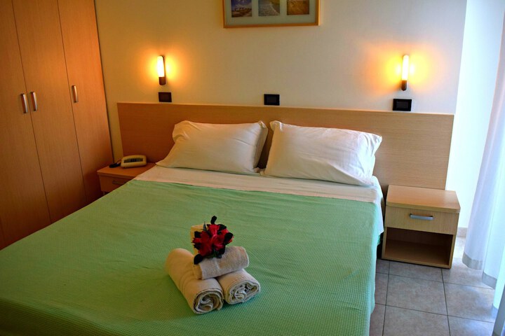 Room 3 of 35