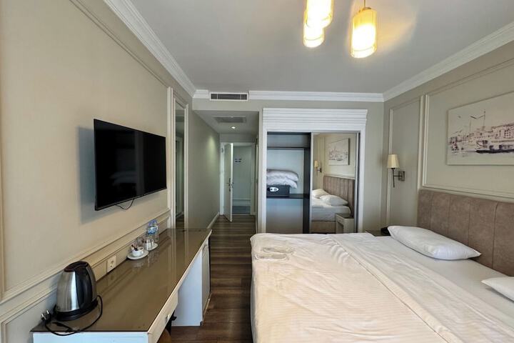 Room 16 of 38