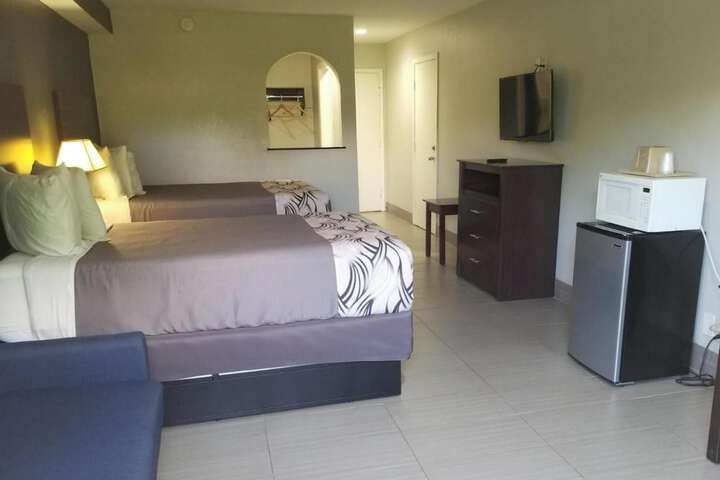 Room 10 of 20