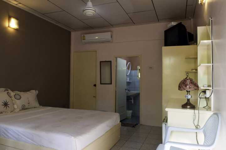 Room 2 of 32