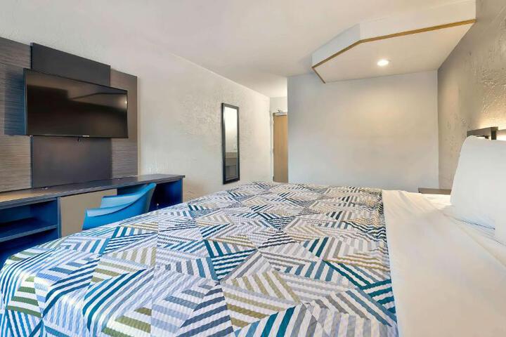 1 Double Bed (2 of 13)