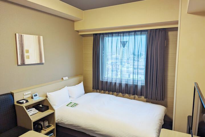 Room 4 of 27