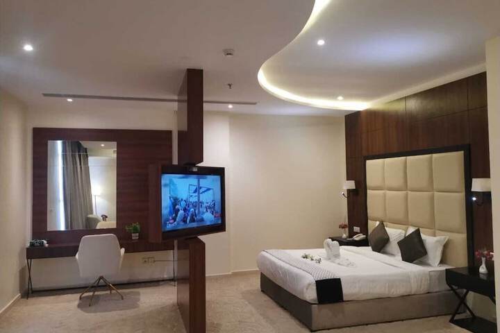 Room 22 of 37