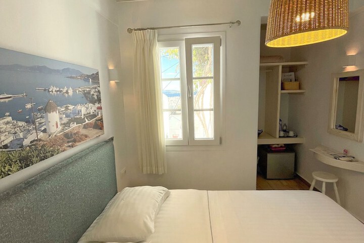 Room 11 of 93