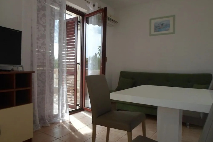Room 3 of 21