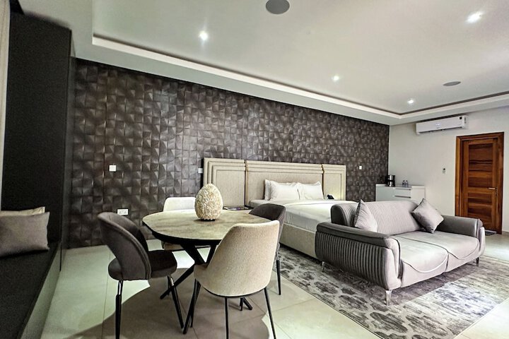 Room 34 of 121